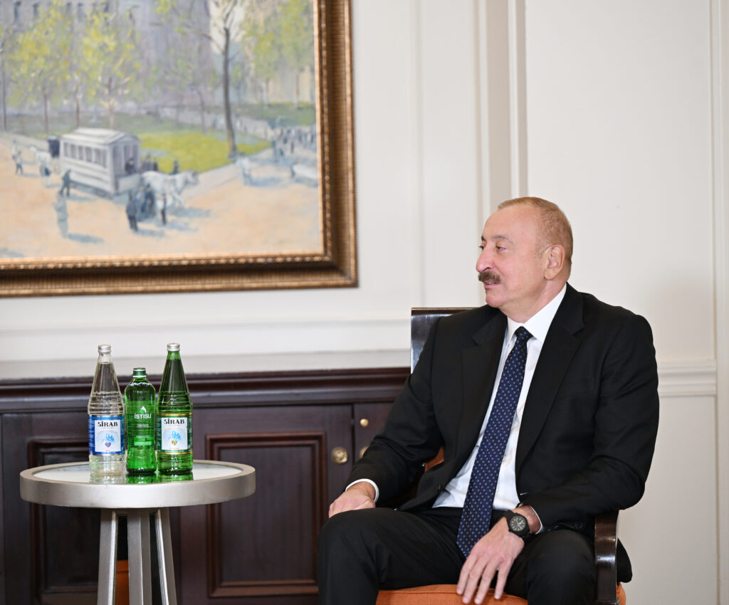 17585678044435460219