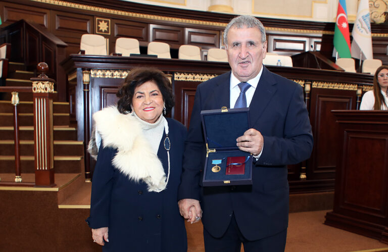 574574495_1964405151066965_1976713674212932493_n