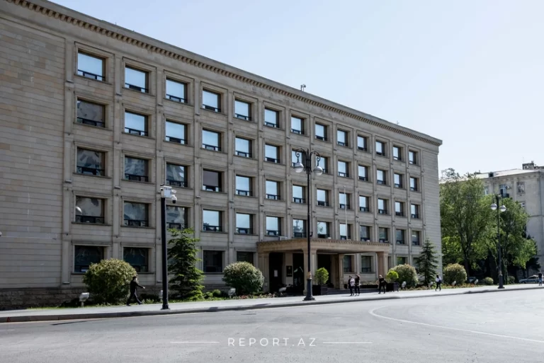 649e400d-472f-33f5-b192-1c62c418f764_825