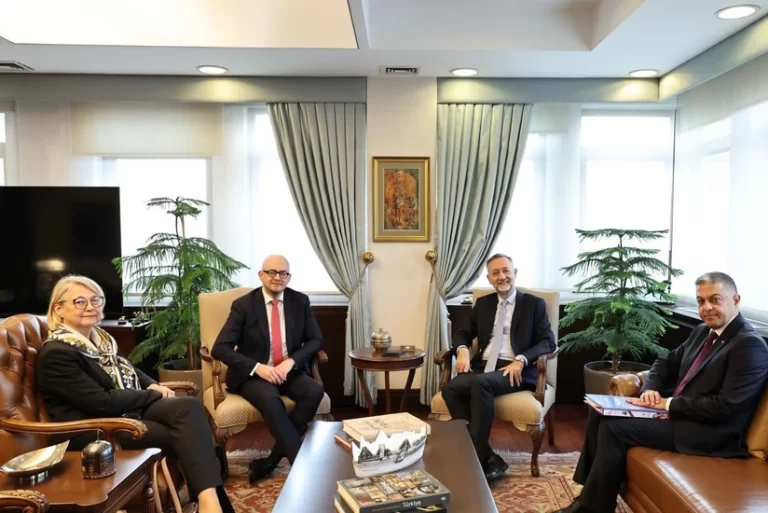 Dip18LXLSqgpcVXaATOiF4SuDL93o5U5lY18kau6_825