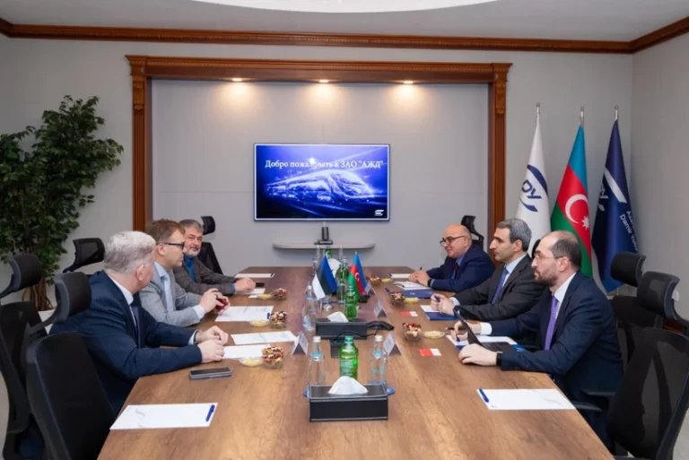 Gk5jJvozgqDNW3wvBaDlLglQ90sd0H6ey6T57U60_825