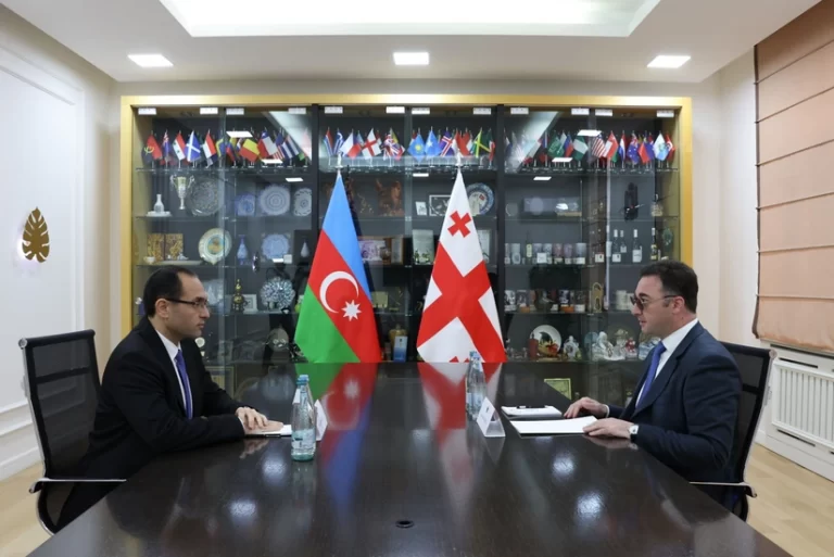 aYG3u8TaEMlkQqMV4CUBJ8Hsj5Dut2He30QSlJna_825 (1)