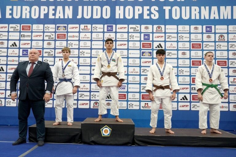 d4effe18-8c37-4a64-a9e0-6f55d2347581