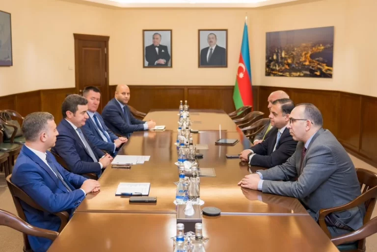 pE2ksDWhkirk8dQutvyKXroquVAqj3vk1jMeFeXi_825