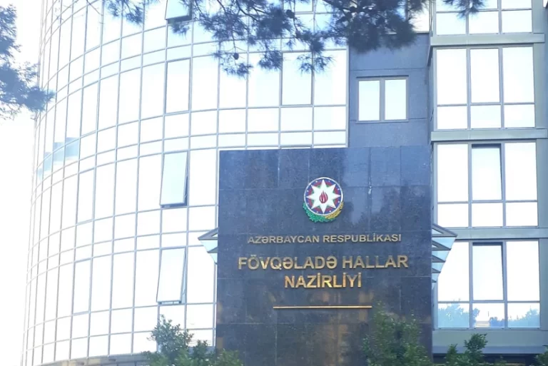 20171b9b-c73b-30db-a6f6-790ddaef7c87_825