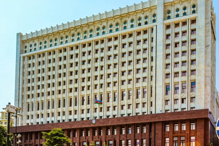 7fb6607e-d971-3aed-9c56-6450d958a71b_825