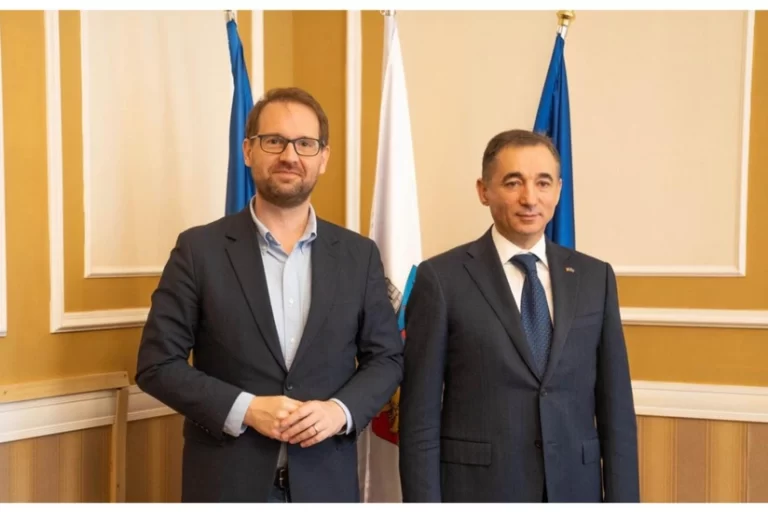 Qx0PEjn2Q3INV2tJPgNXD0tNlgs3a7cchZE3cUji_825