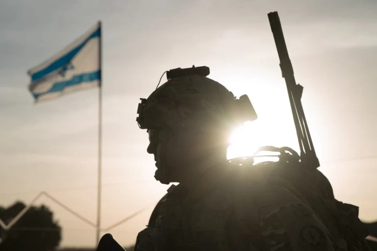 0233ba5a-16da-35ba-a57c-87597341863b_825