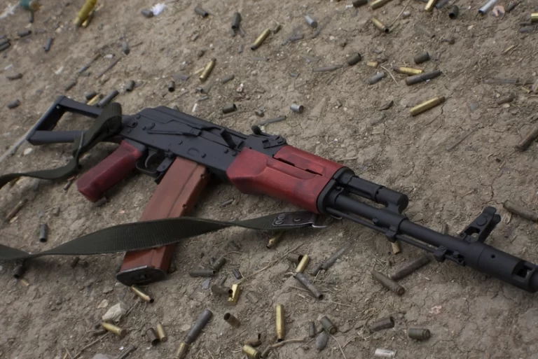 064a40cf-0274-3144-97b1-44bc27bed4a7_825