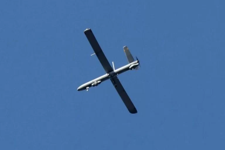 20f3d901-8ad7-3163-a931-5053f522b6ad_825