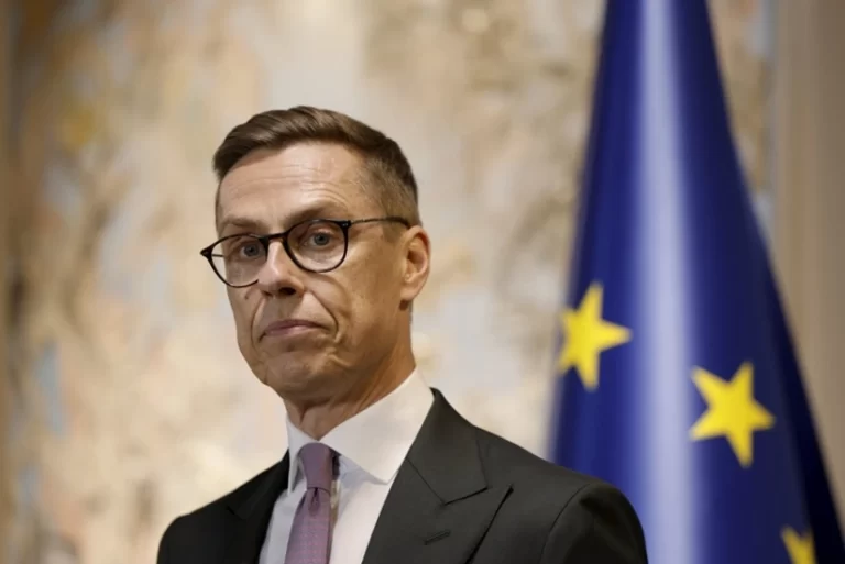 21653d81-1623-33d1-bc72-8c37c4c2c77f_825