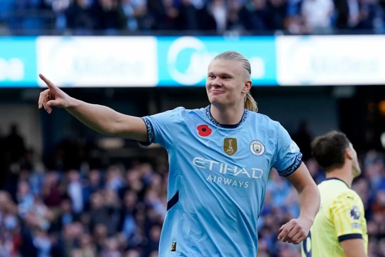 3daed8b1-2898-3a7a-b889-e8dc052a45c6_825