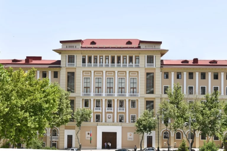 54420d05-4262-39a0-a78a-00fb0122b14b_825