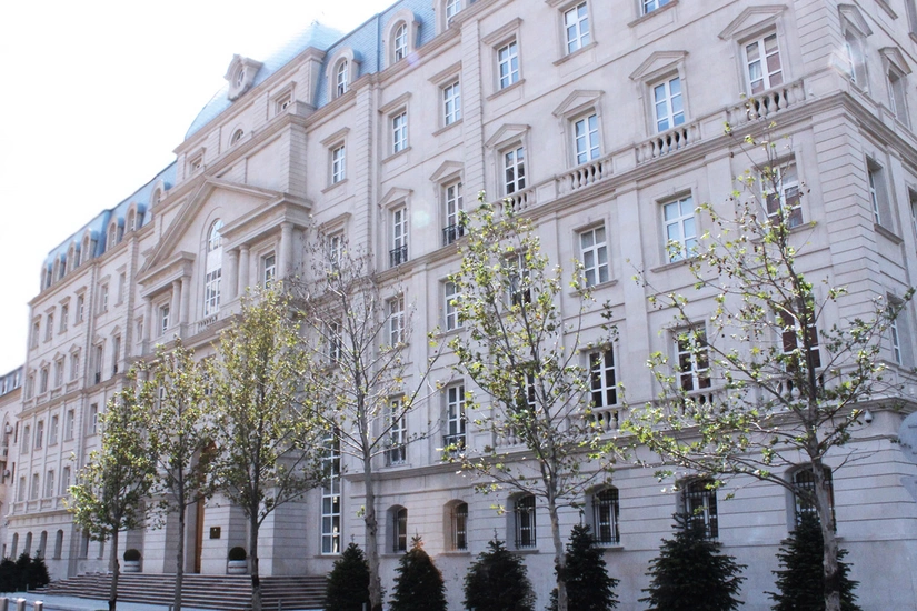 599c166d-d9e5-3b94-85a3-399b5a5653e3_825