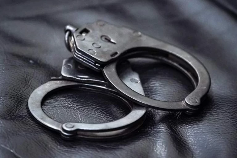 acd4041d-fce7-3614-a47e-76e676c878fb_825