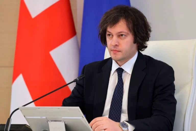 edbd89a6-a1e3-3b7b-a915-784a34f88f99_825