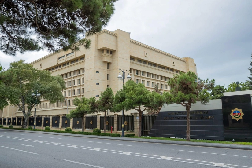 efd10ad1-058b-3d43-9a9b-64ff1d80f605_825