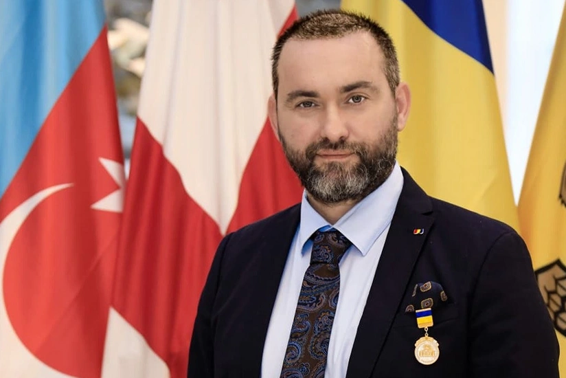 lGrDFyDfkLbU6SXM3vraSYTanZBaKW7F7THUsfPM_825