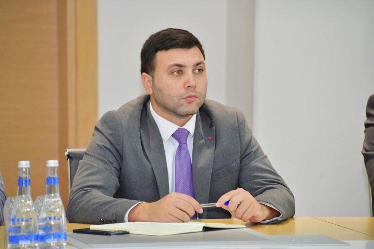 media-d0661246-989c-473c-9009-454c54d55073-lwyebx