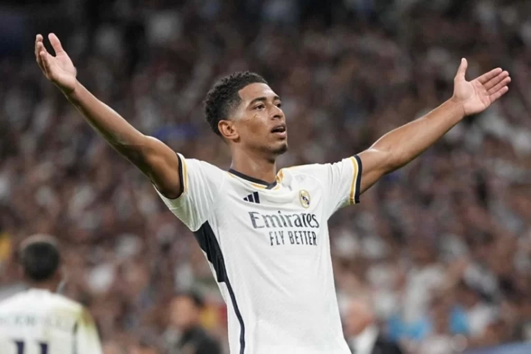 396d41df-de0d-39a0-9c82-6e41b983f30b_825