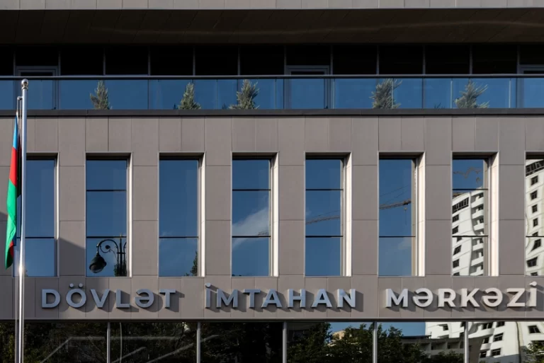 609a3737-4443-301a-aff7-95a255e2c3ec_825 (1)