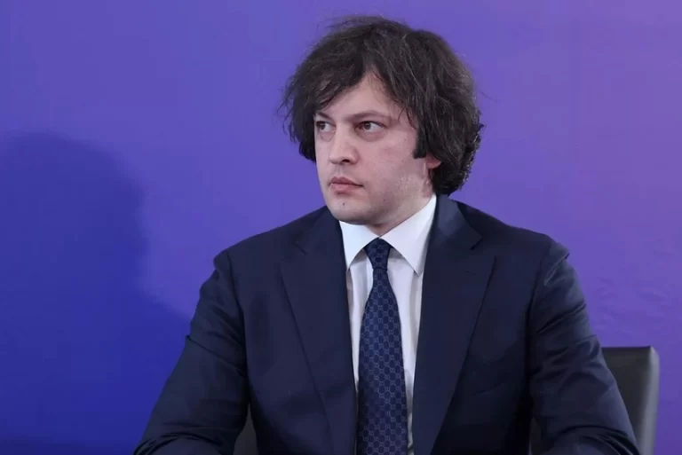 72225f0c-3e27-311b-a0cf-c929f22fd924_825