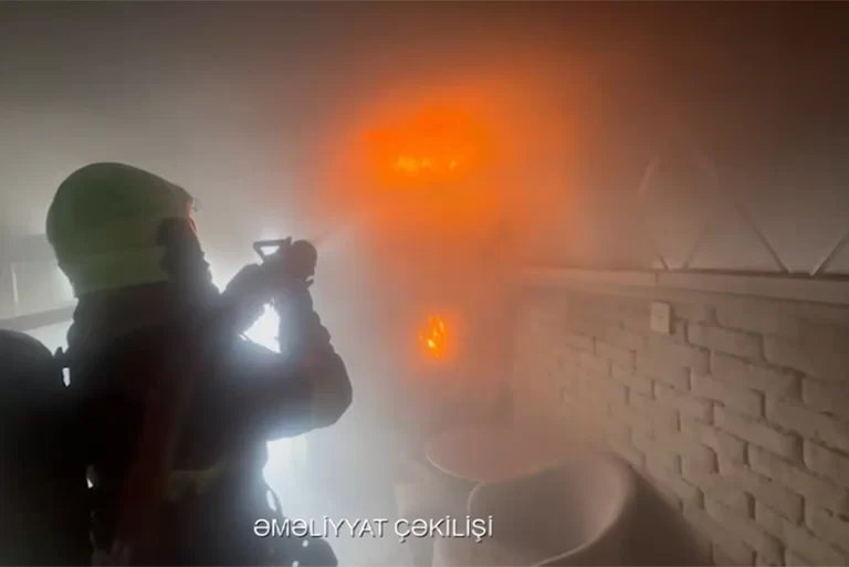 7tUx6diKZ4lyO0eyNsLs0QSYia1Zw4SE8RfkqURZ_825