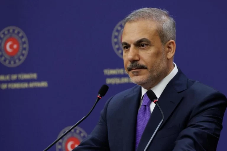 813e175b-e378-39ae-b973-158a4d428cea_825