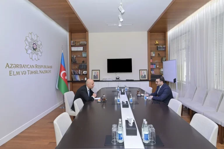 EwwXSVCLIyof56tBTvULlBwrhZhuch0CZu2a9R6V_825