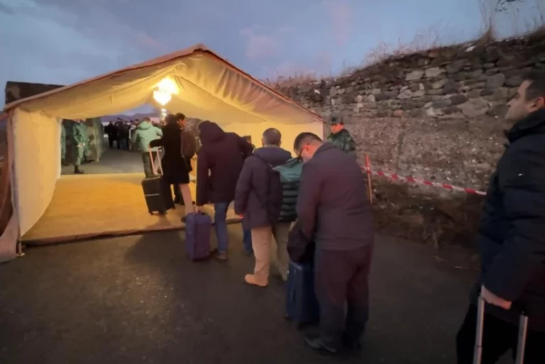 Qg4CU5inWNg2xKpl2WA20RF5NStW5oYIV8pGlNjW_825