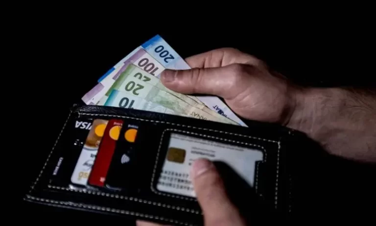 azerbaycanda-orta-ayliq-emekhaqqi-9-den-cox-artib-1765360206