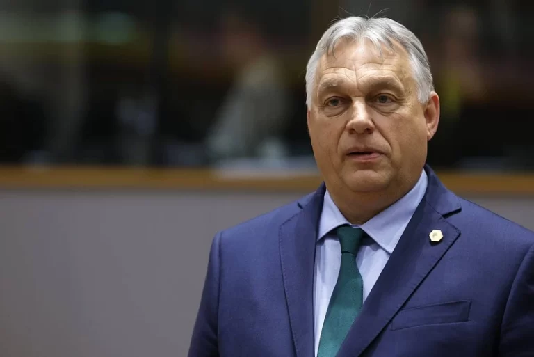 c9f90467-3a20-302d-8329-fdfdd8727a39_825