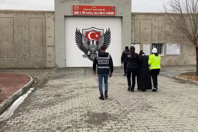 updN4gbOx4zwlAdz3DZdRiEYlKs4SKQcy98BYoVg_825