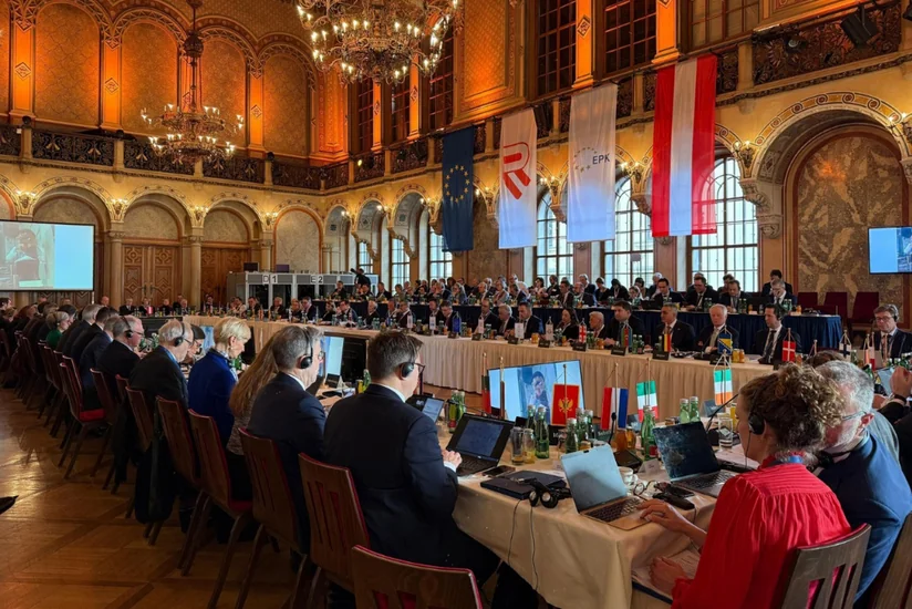 xjJHAceWg5bJdhoutwAKXhW7EZZeLfWZkQwuEIYx_825