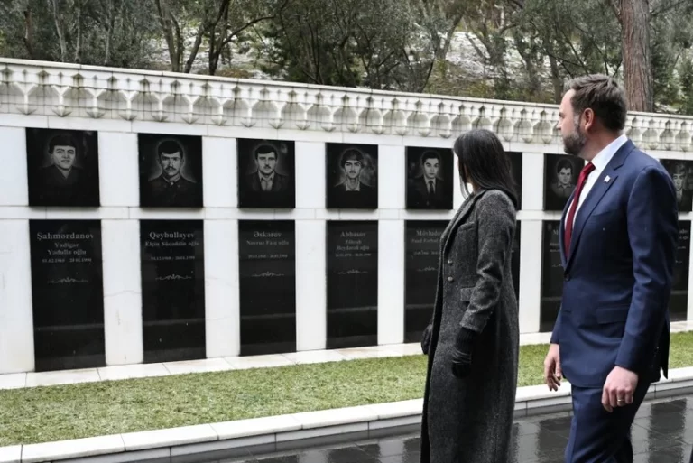 yupmOZ49HKJMB6vO1JU3IMzjjuwHPLxAiAEgBIFC_825