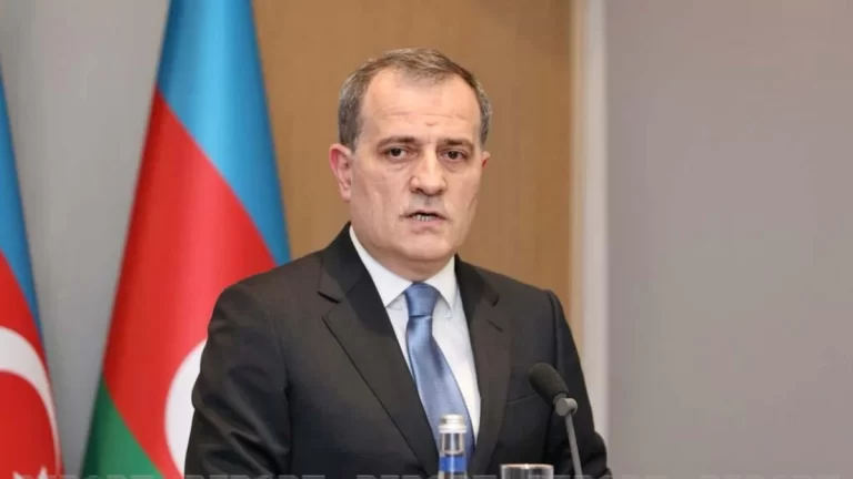 8eca38e4-fd62-39a3-b3f6-6ed55007d571_1200 (1)