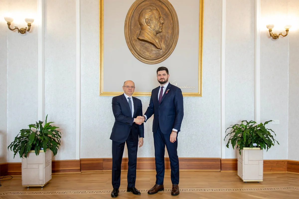 N5Bw2glhNCjY5P1OxJuXN88kXp3UE1mTPW6Sn66d_1200