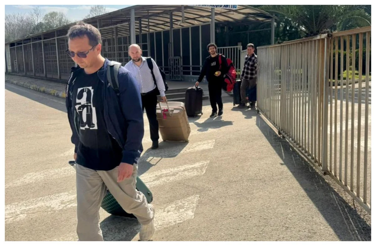 a8SuxAwM2iDzj0izpsdkz9RgbH2gx5icx4fLS3v0_1200