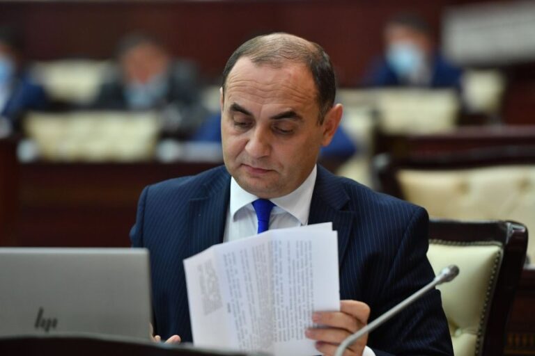 media-ceyhun-11-6e5hglfpt1uivm29crzj