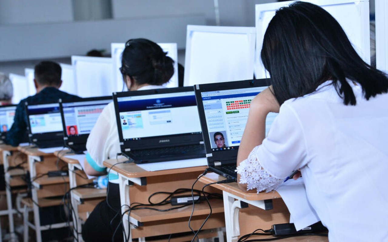 1777030768.1657106767_azedu.az_1652971531_muellimler_imtahan_180718_153