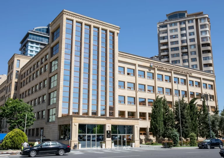 cb885914-9b5a-3dea-a510-8218c8ed8987_1200