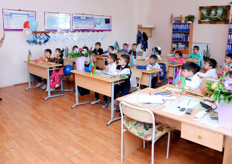 Məktəblərdə valideynlərdən pul yığılması ilə bağlı iddialar: Ekspert nəzarət mexanizmlərindən danışdı