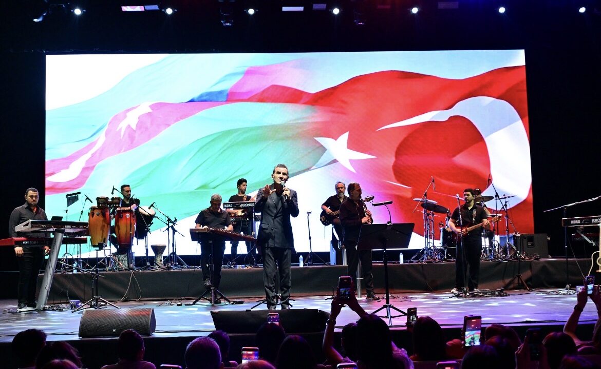 Ferhat Göçer Eyyub Hüseynzadənin təşkil etdiyi konsertdə “Ey, Əziz Anam, Azərbaycan”ı oxudu